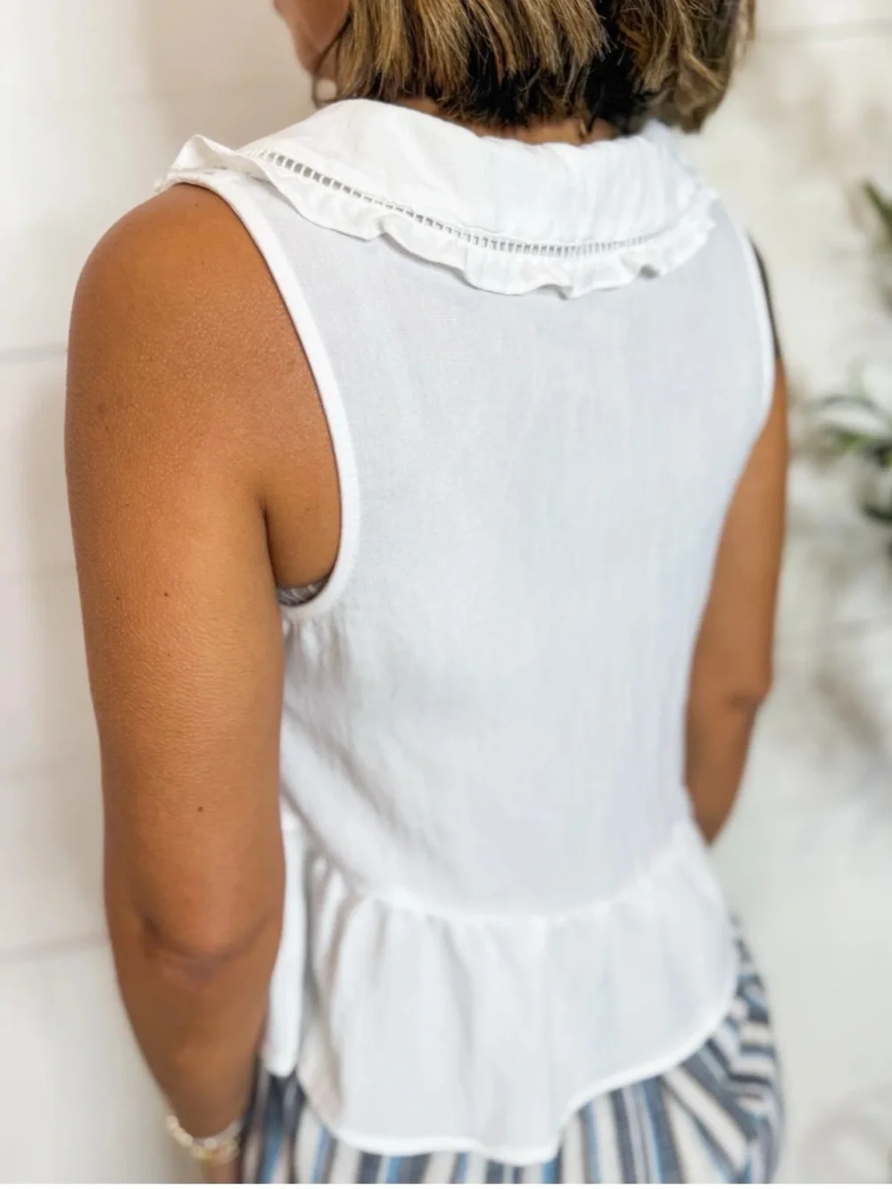 JENNIFER & GRACE Off-White Ruffle Collar Embroidered Cotton Sleeveless Top! 🐚 - Picture 2 of 12